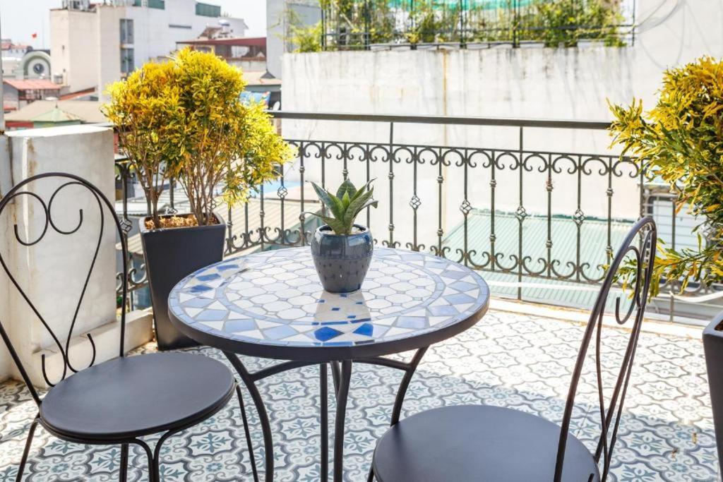 Balkón nebo terasa v ubytování Gatsby Central Hotel Hanoi