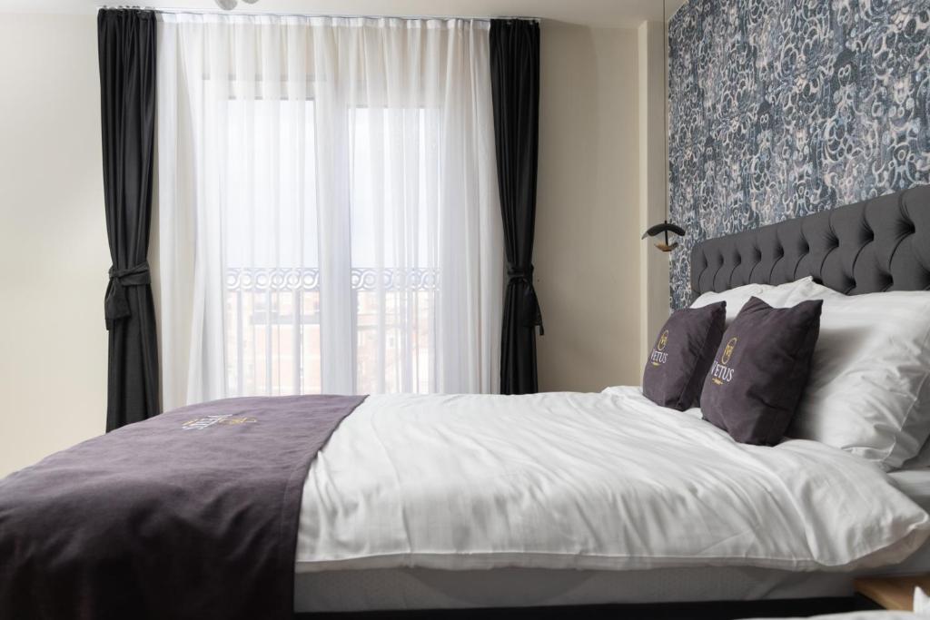 Postel nebo postele na pokoji v ubytování Vetus Hotel