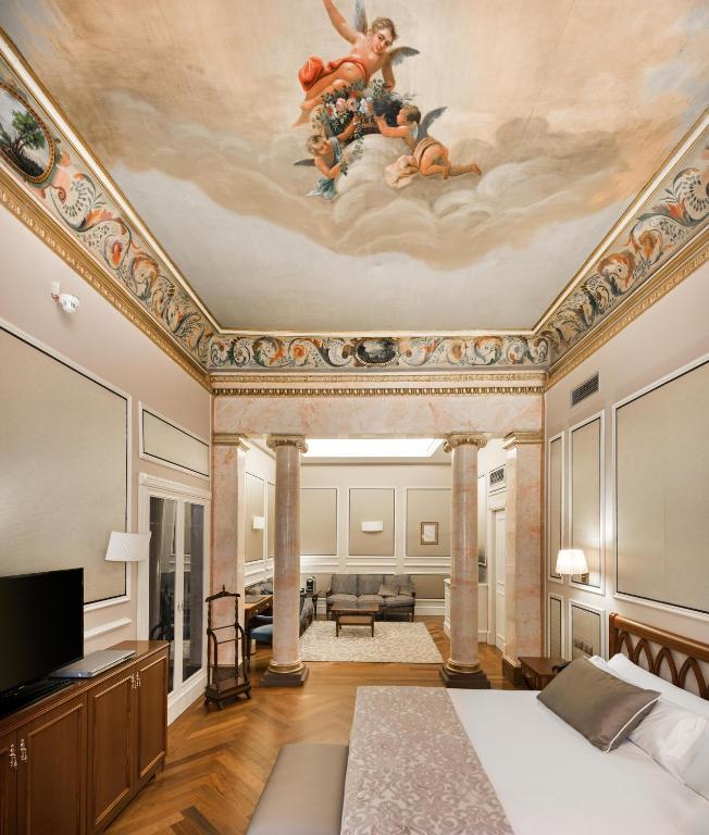 Catalonia Las Cortes - 17