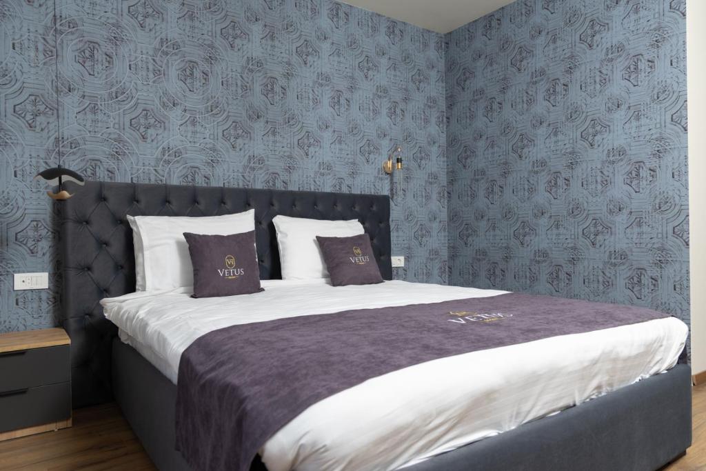 Postel nebo postele na pokoji v ubytování Vetus Hotel
