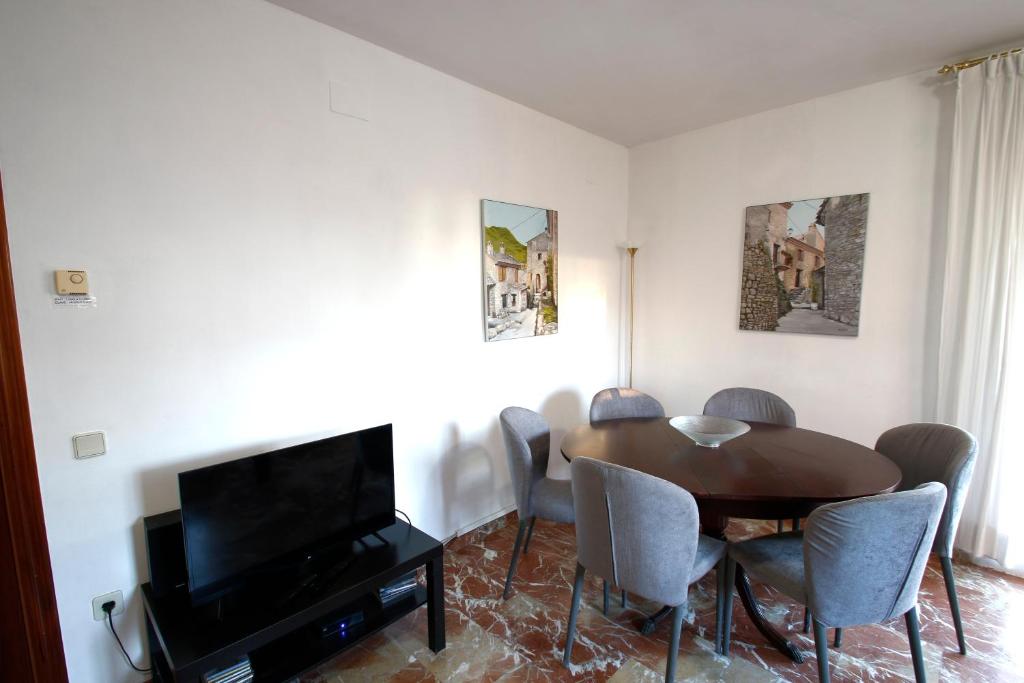 A seating area at Apartamento Les Palmeres