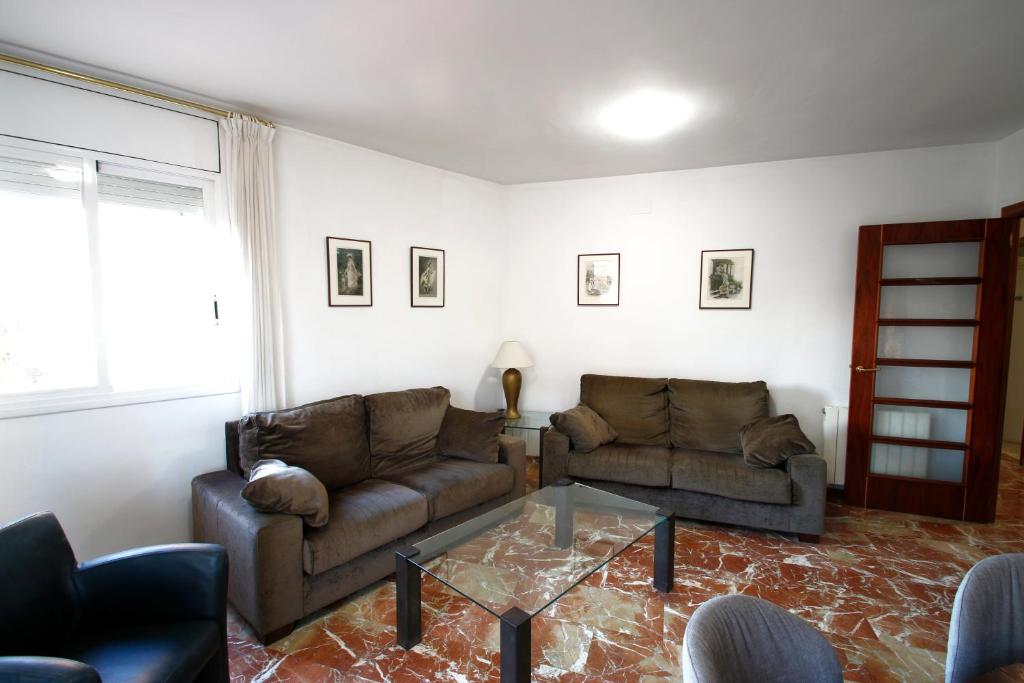 A seating area at Apartamento Les Palmeres