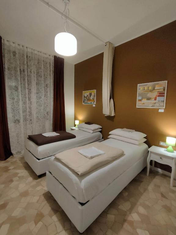 Zeljko's luxury hostel - 混合宿舍间的单人床