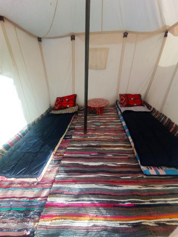 Postel nebo postele na pokoji v ubytování flamingo camp