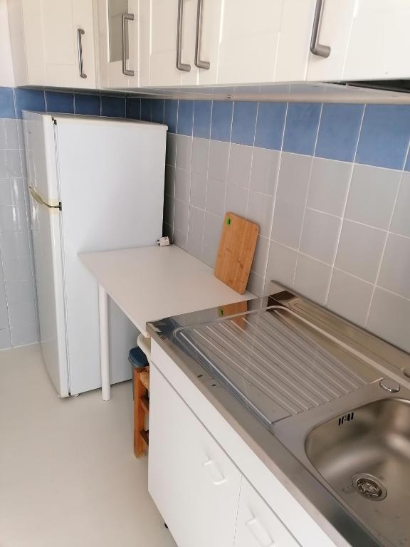 A kitchen or kitchenette at Luminoso Appartamento A 80 Metri dal Mare