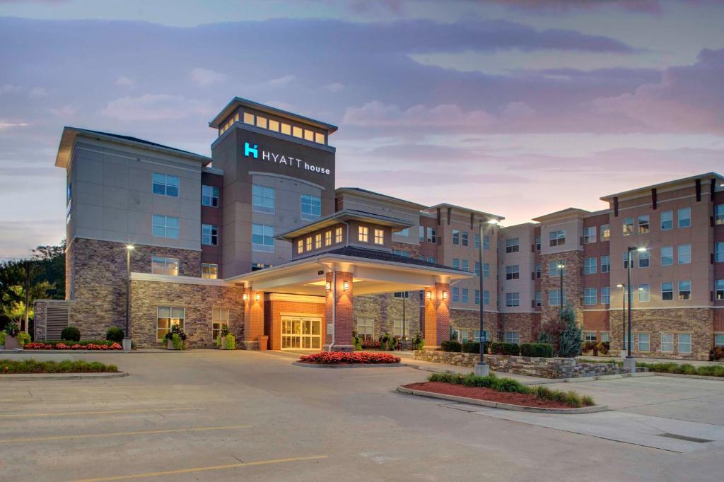 una representación del frente de un hotel en HYATT House Shelton, en Shelton