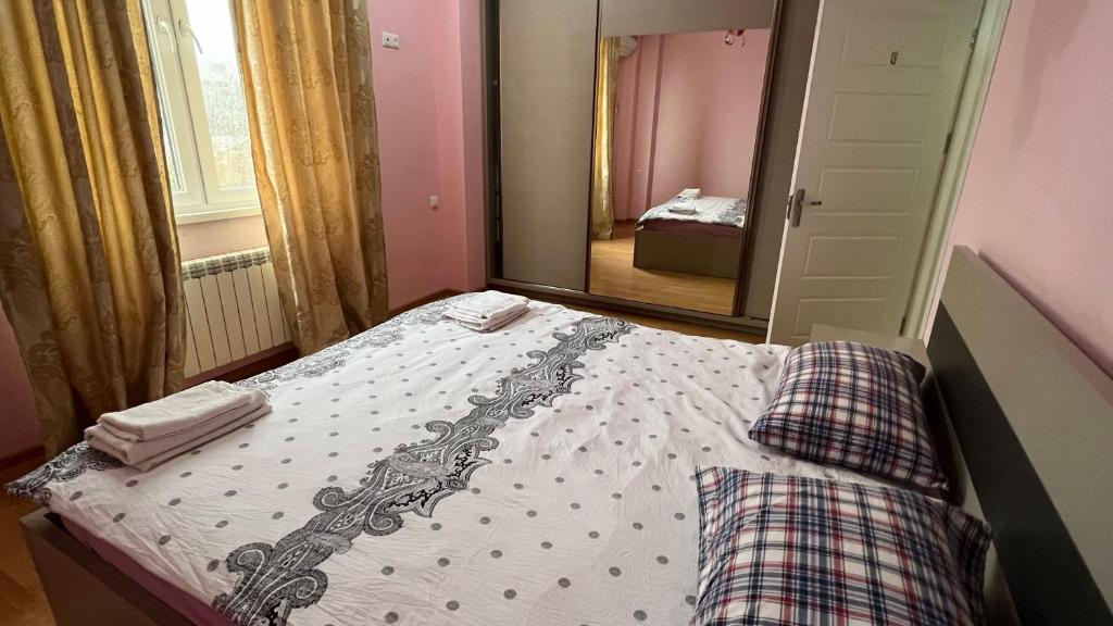 Postel nebo postele na pokoji v ubytování Rest House Tbilisi