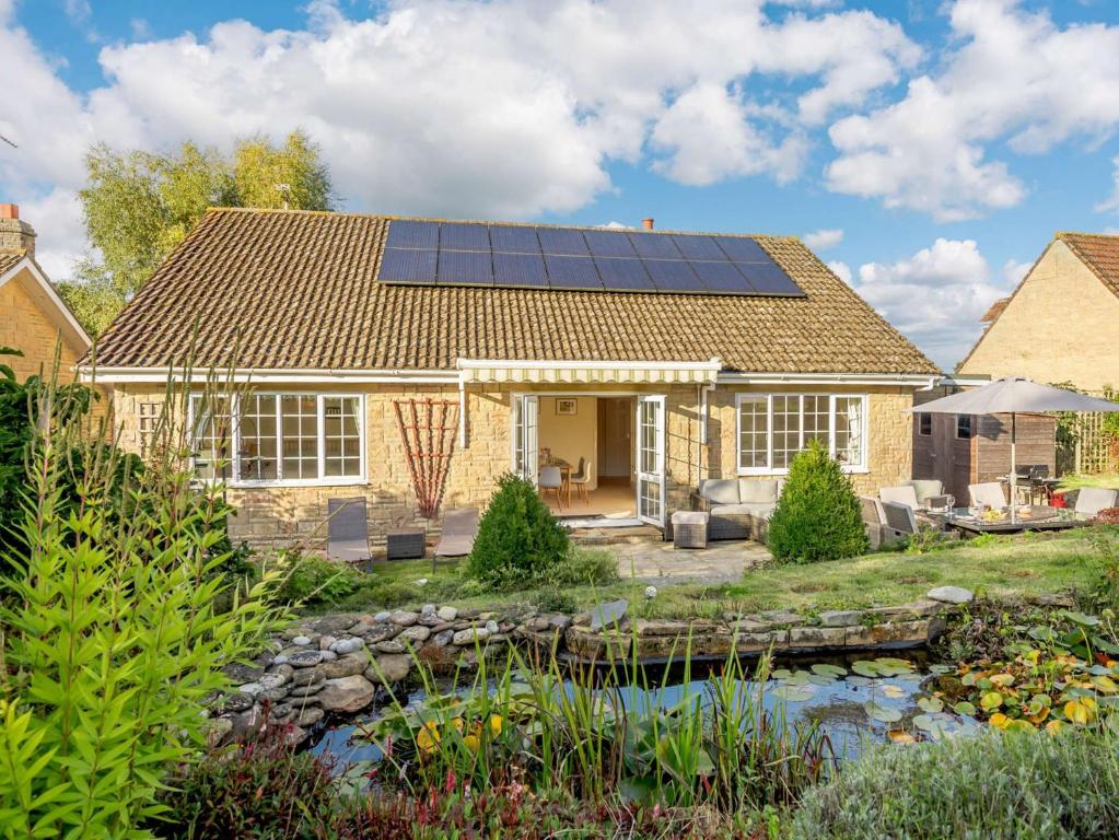 a house with solar panels on the roof at 4 Bed in Bridport 89788 in Corscombe
