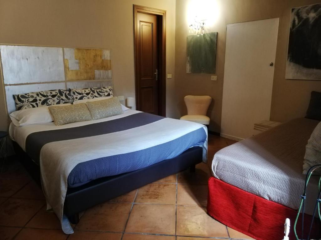 A bed or beds in a room at Apartments Campo de Fiori