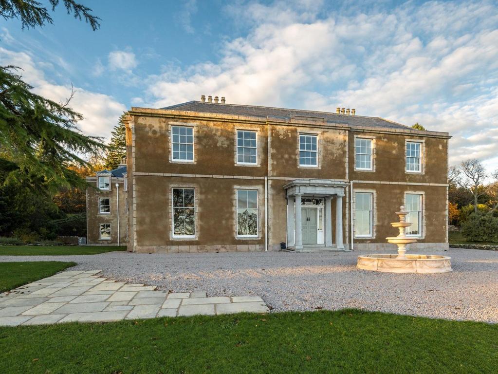 a large brick house with a fountain in front of it at 2 Bed in Cairngorms 89717 in Inverurie