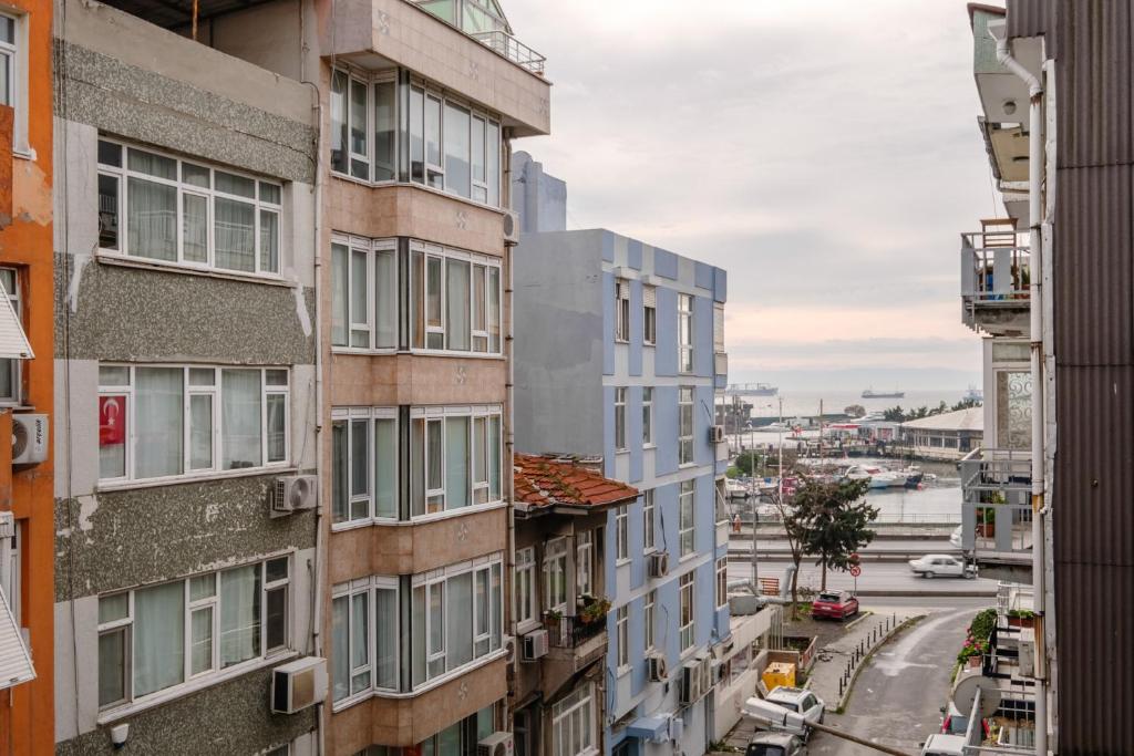 Apartment Studio Room with a Sea View Balcony in Bakirkoy, Istanbul