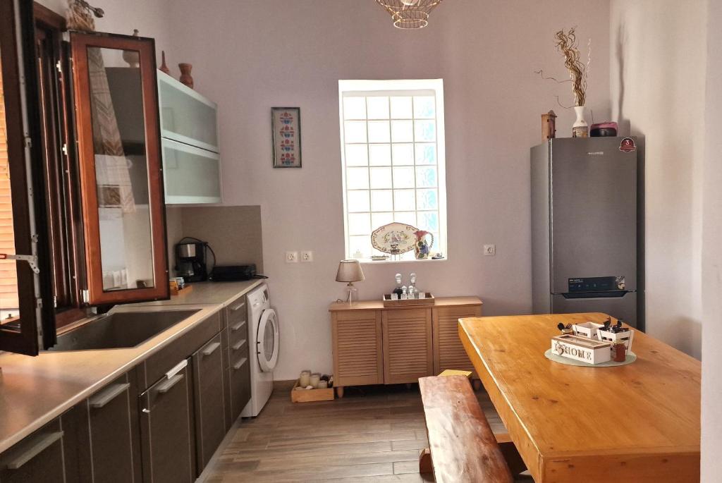 Kuchyň nebo kuchyňský kout v ubytování Seva Monolithos house