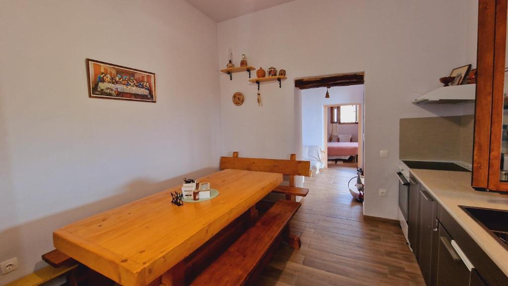 Kuchyň nebo kuchyňský kout v ubytování Seva Monolithos house