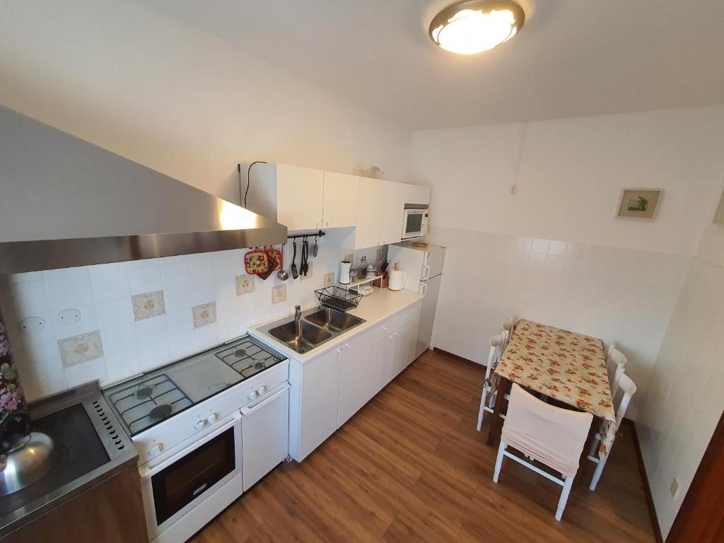 Kuchnia lub aneks kuchenny w obiekcie Casa Ortensia