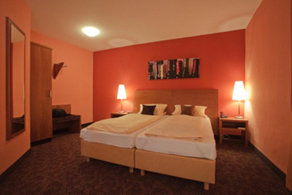 Postel nebo postele na pokoji v ubytování Hotel Pilgrimhaus