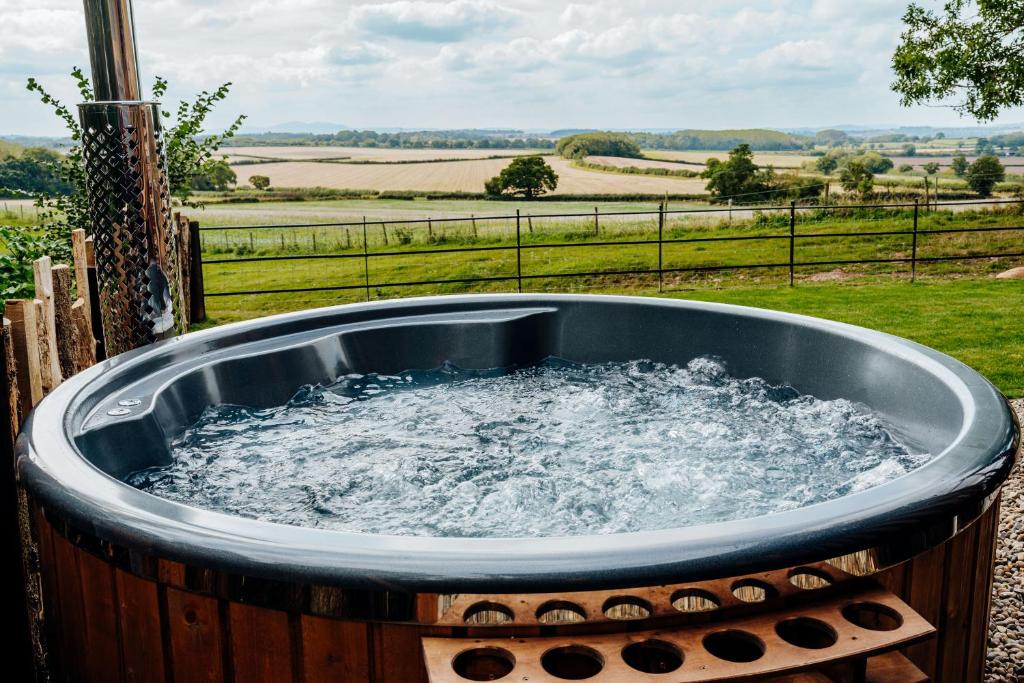 Ảnh trong thư viện ảnh của Fibden Farm Glamping - Luxury Safari Lodge ở Droitwich