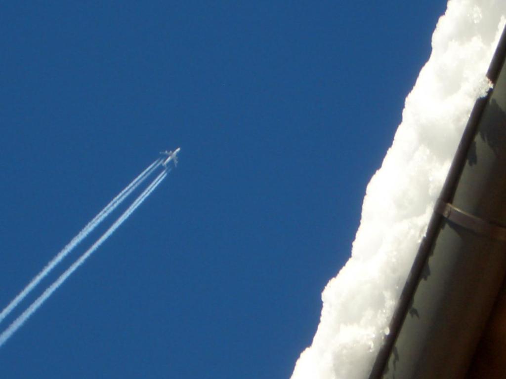 博爾扎諾的住宿－Bozen - Gries，云天飞翔的飞机