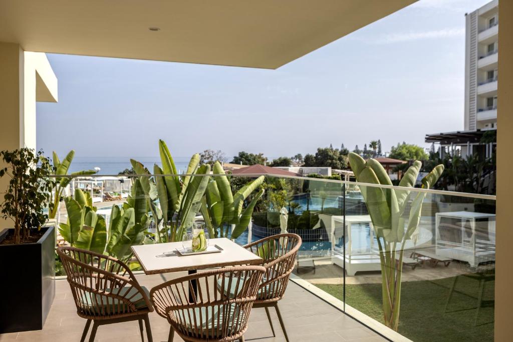 Capo Bay Hotel - Duplex Suite (2 Adults + 3 Children)