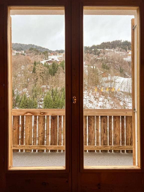 Nespecifikovaný výhled na hory nebo výhled na hory při pohledu z apartmánu