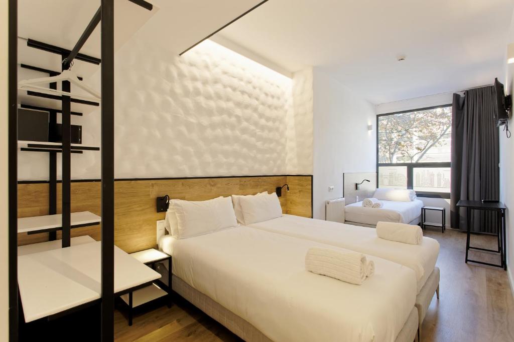 
Standard Triple Room with City View
