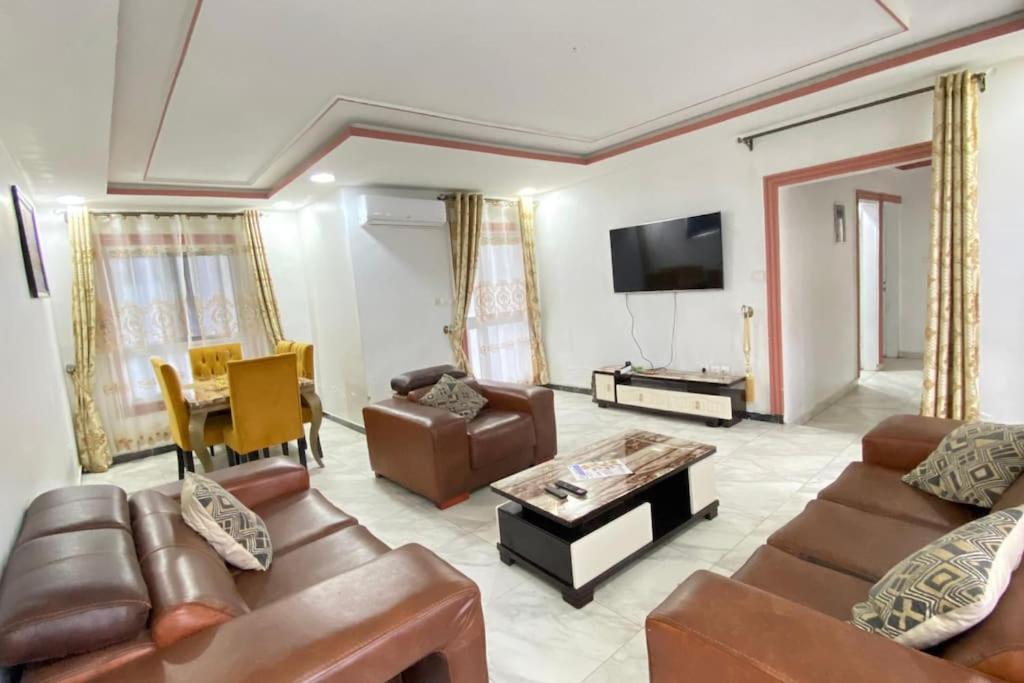 a living room with a couch and a table at Appartement famille 03 chambres in Douala
