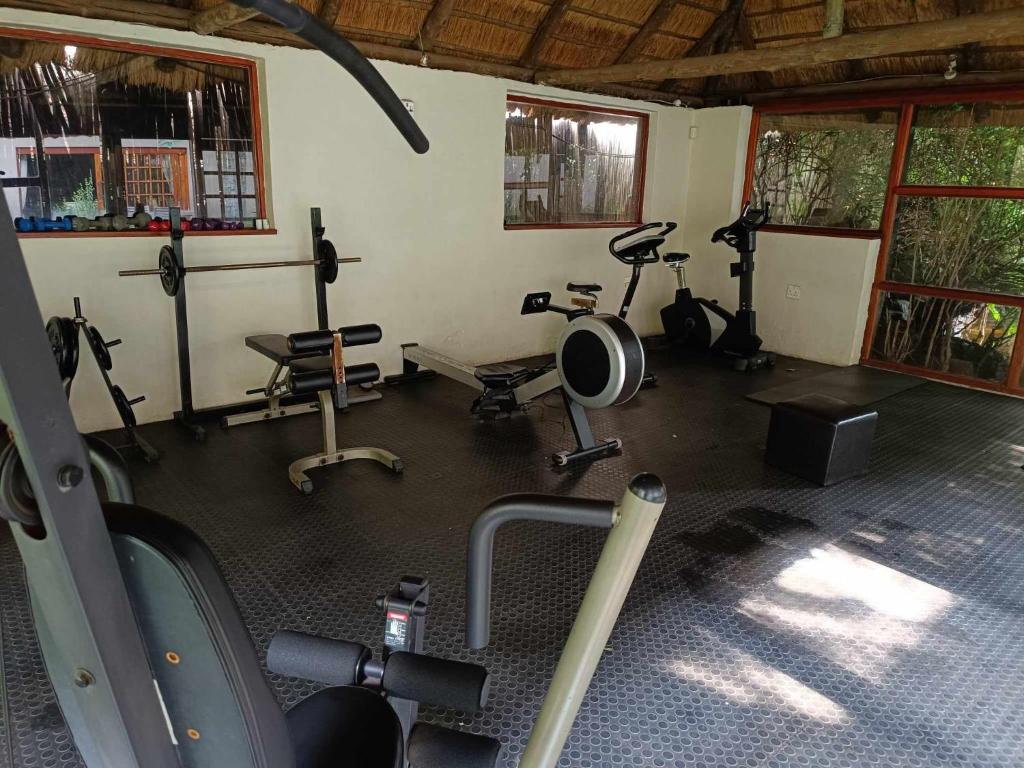 Fitness centrum a/nebo fitness zařízení v ubytování Ikamu's lodge