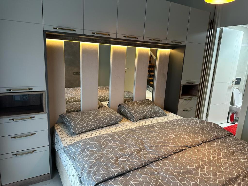 Cama o camas de una habitación en Villa Güvercinlik -Bodrum