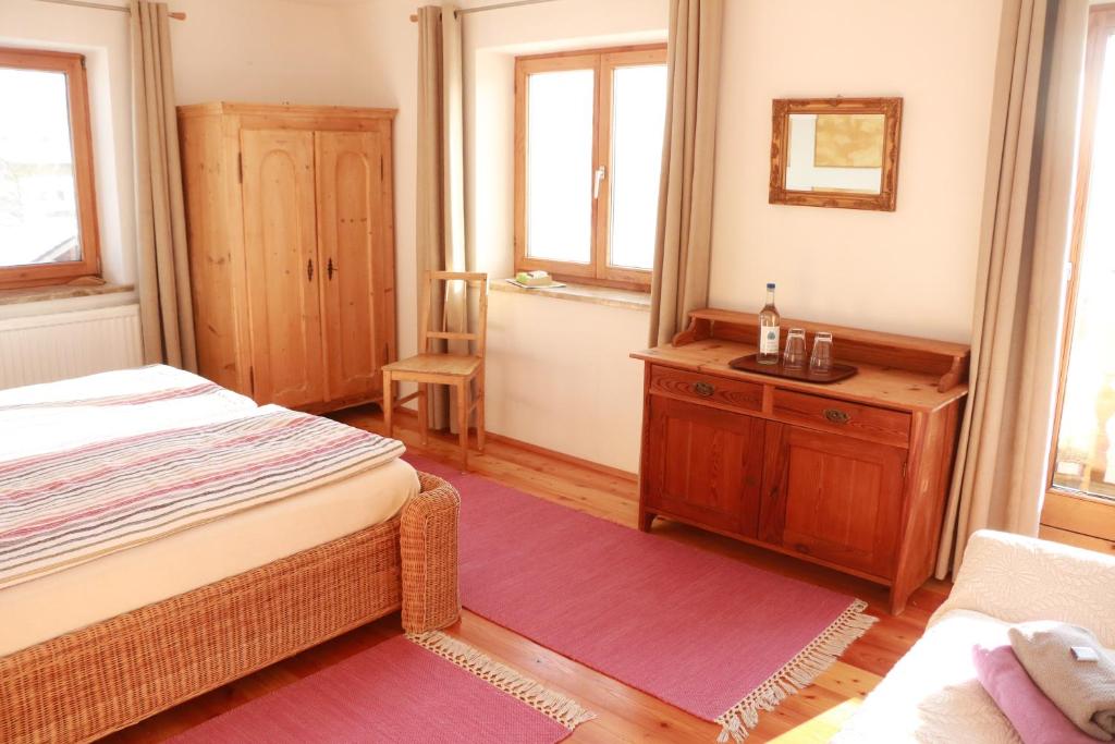 Łóżko lub łóżka w pokoju w obiekcie Bio Archehof Zachhiesen - stay & relax