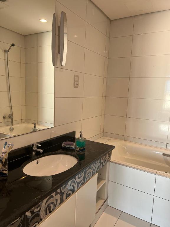 a bathroom with a sink and a bath tub at برج داماك in Jeddah