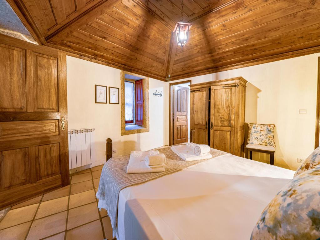 Postel nebo postele na pokoji v ubytování Cantinho d'Azenha