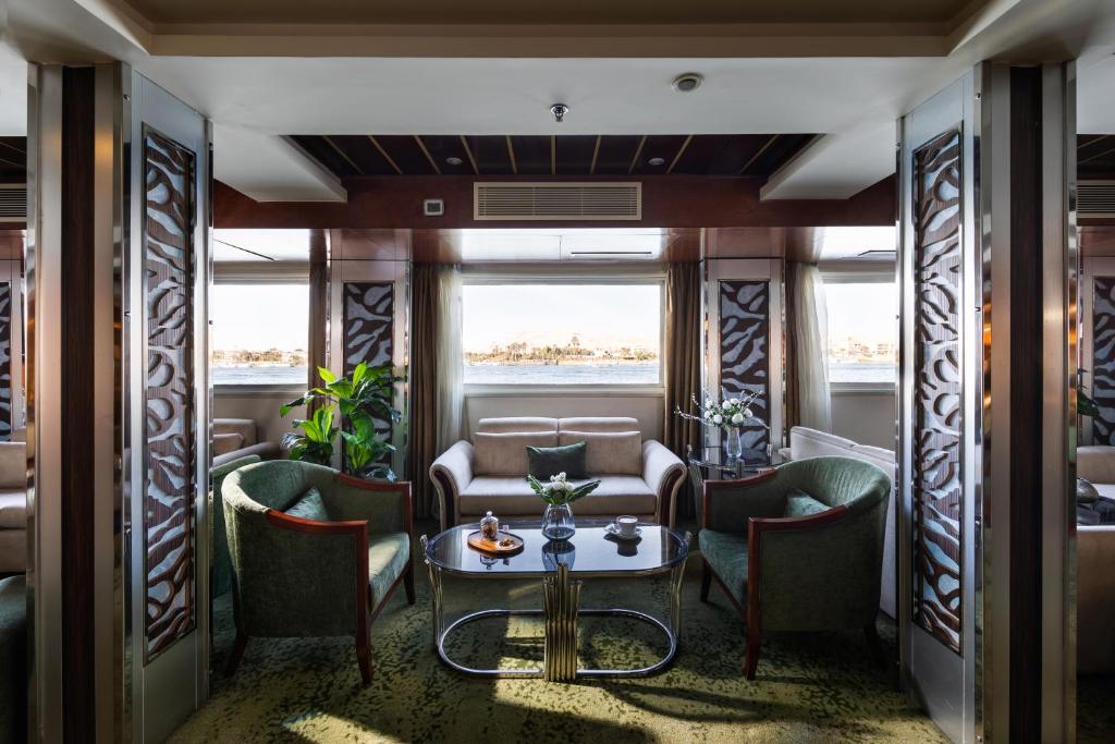Posezení v ubytování M/S Esmeralda Nile Cruise - 4 or 7 Nights From Luxor each Monday and 03 Nights From Aswan each Friday