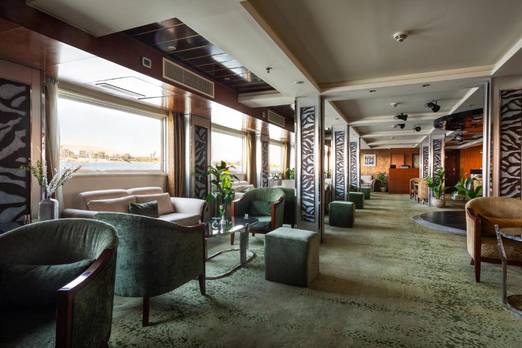 Posezení v ubytování M/S Esmeralda Nile Cruise - 4 or 7 Nights From Luxor each Monday and 03 Nights From Aswan each Friday