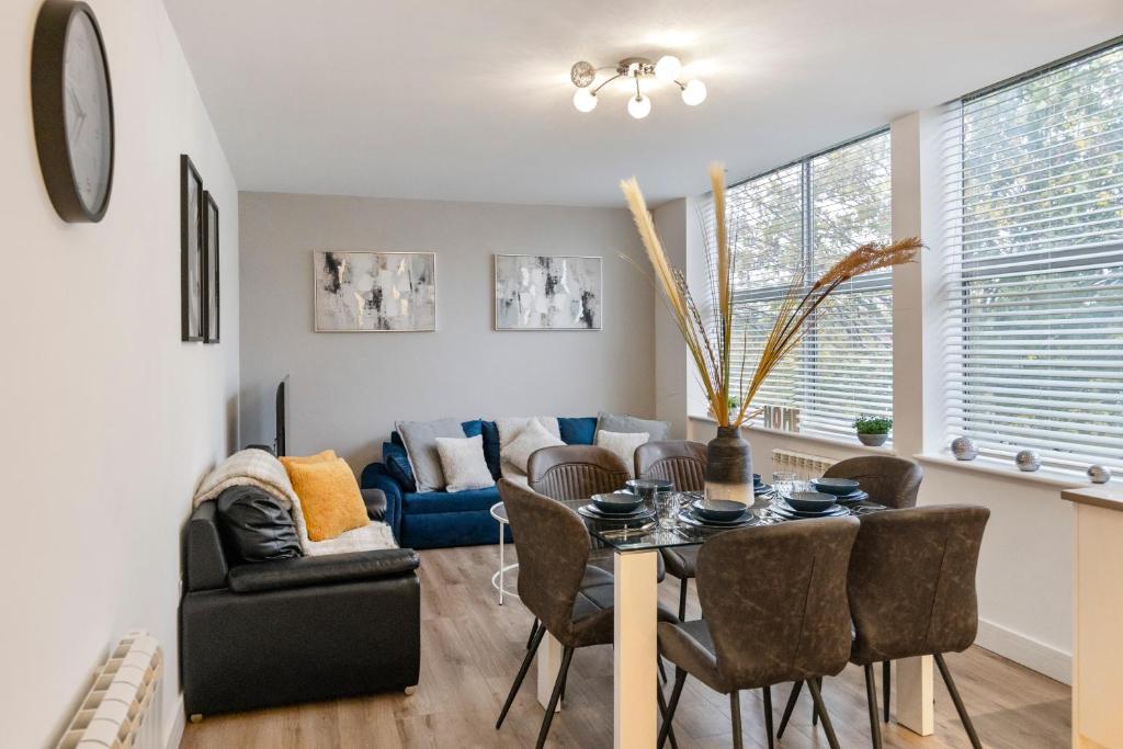 a living room with a table and a couch at Cosy Retreat in the Heart of Golders Green in London