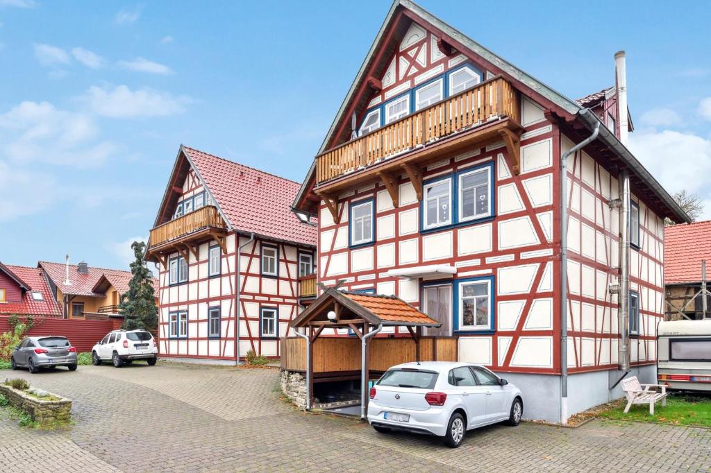 a house with a car parked in front of it at Apartment am Hainich - 59m2, 4 Personen, Küche, Netflix, Parken, Hunde Willkommen in Hörselberg-Hainich