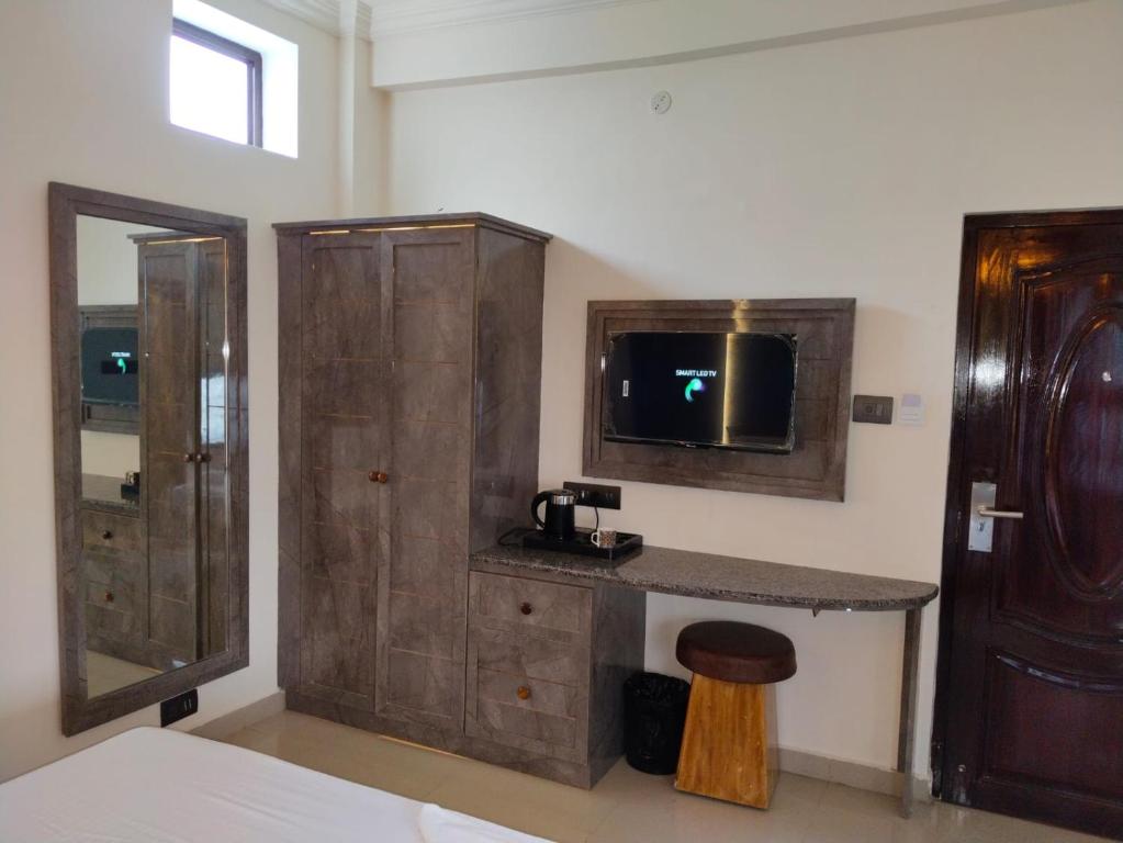 TV a/nebo společenská místnost v ubytování Hotel AK International - Chennai