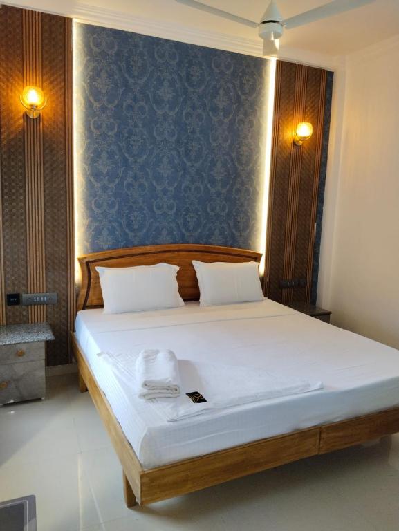 Postel nebo postele na pokoji v ubytování Hotel AK International - Chennai