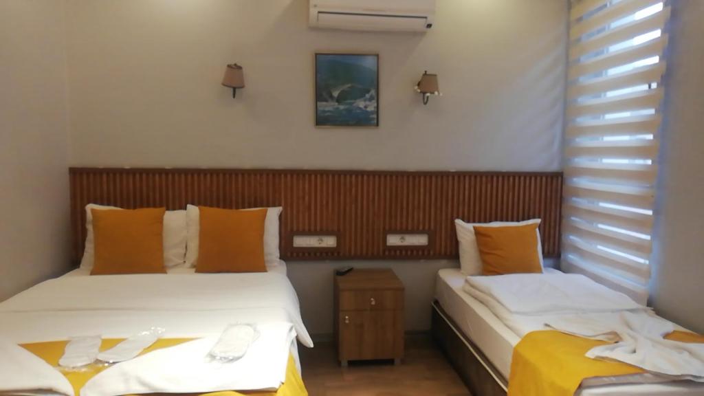 Mr Lion Kumkapı Otel - Quadruple Room With Balcony