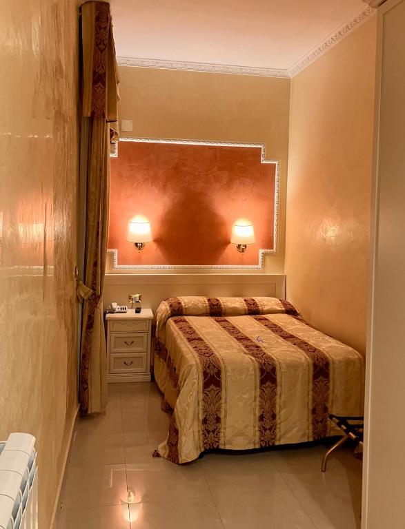 Postel nebo postele na pokoji v ubytování Hotel Erdarelli
