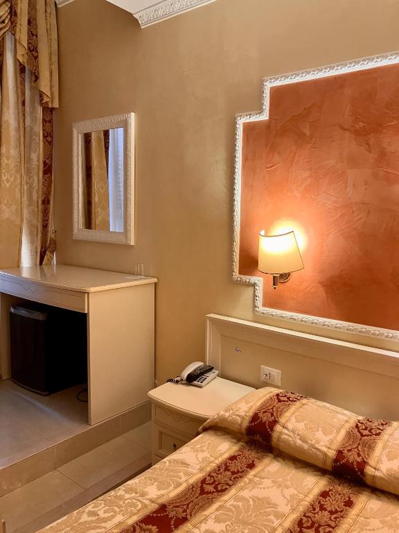 Postel nebo postele na pokoji v ubytování Hotel Erdarelli