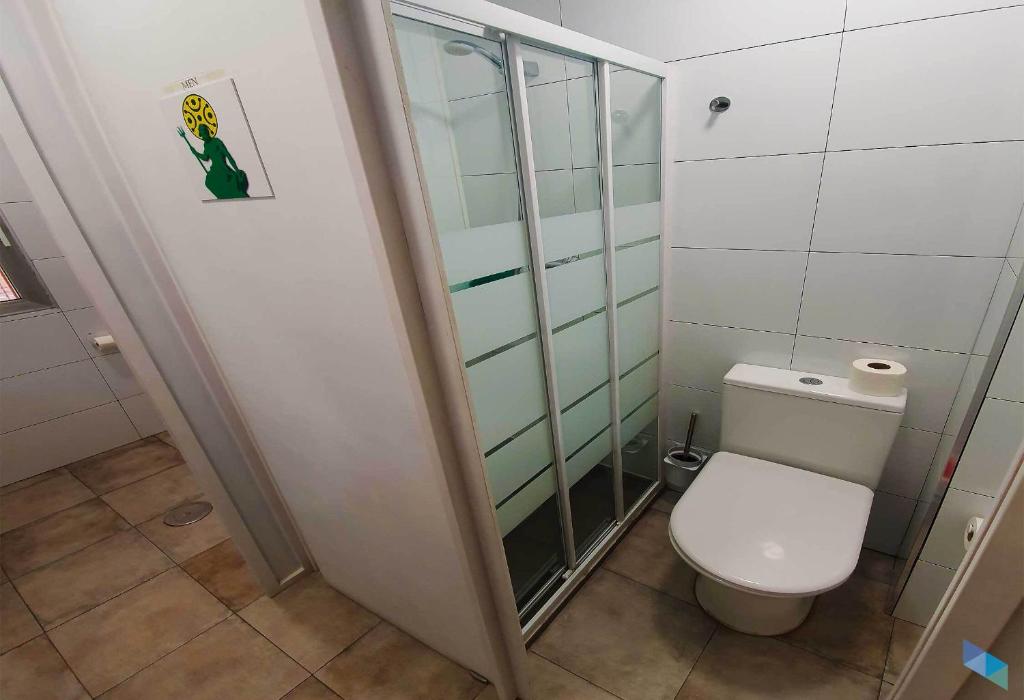 Koupelna v ubytování Alojamientos Cantíber