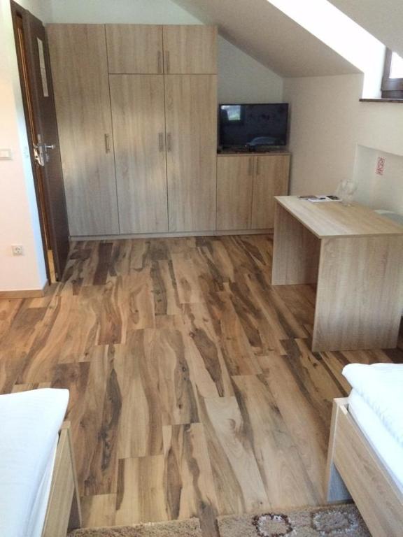 Čuček Guesthouse - 8