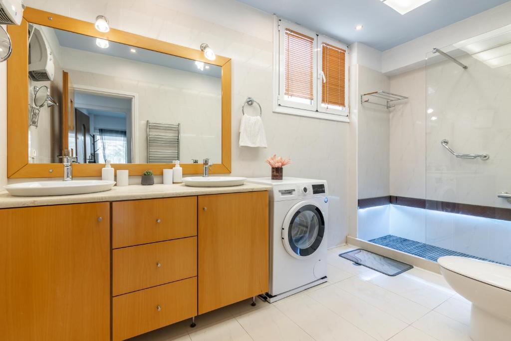 Koupelna v ubytování WhiteBlue Spa Villa, By IdealStay Experience
