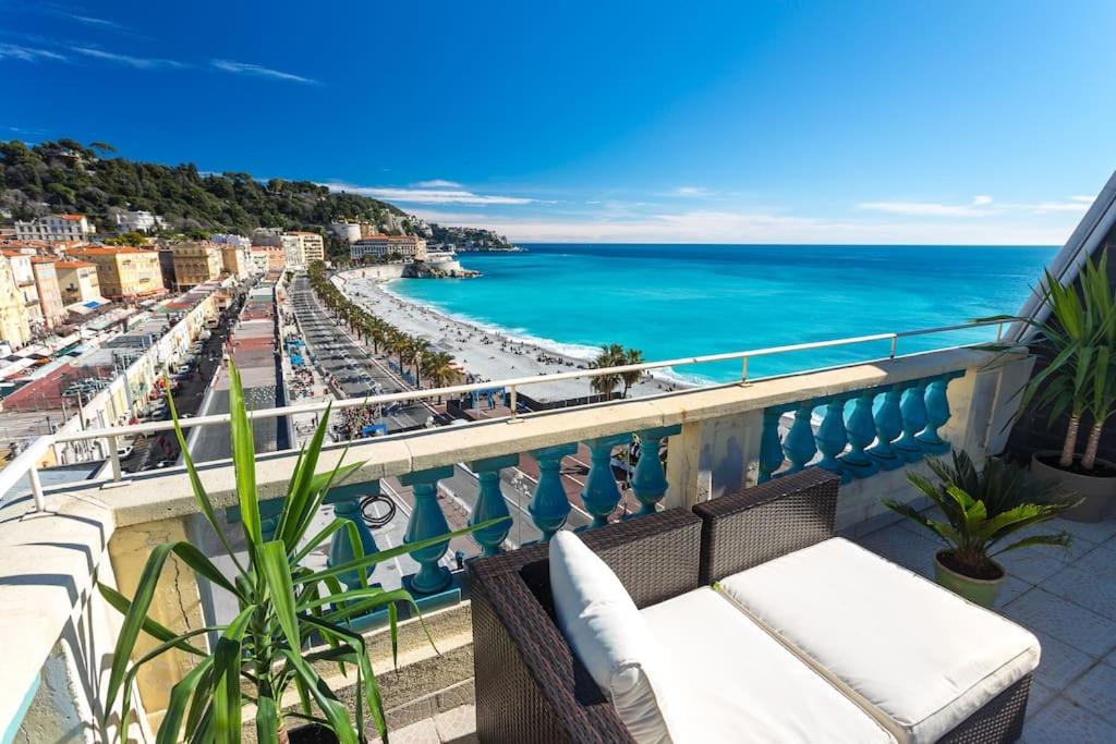 einen Balkon mit Meerblick in der Unterkunft MY CASA - ETATS_UNIS 896 - OPERA -Magic view w/rooftop terrace in Nizza