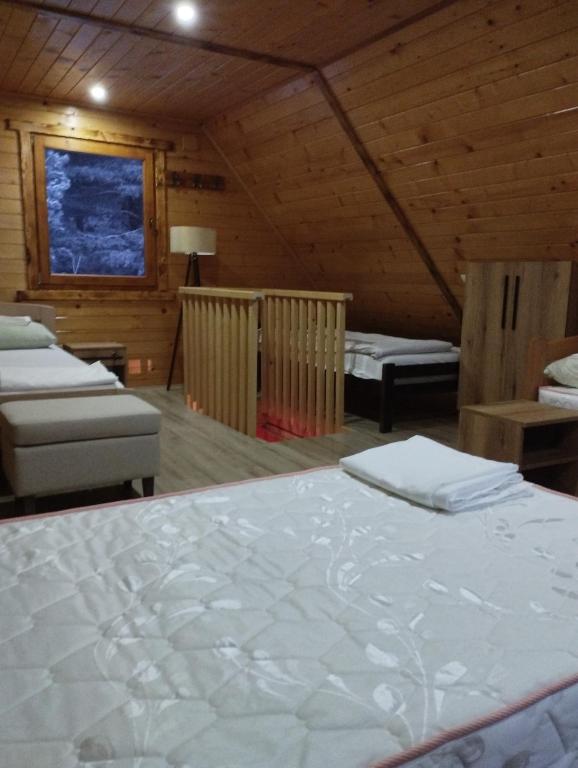 Postel nebo postele na pokoji v ubytování Brvnare Kušići