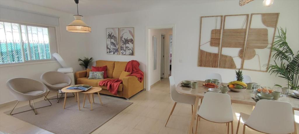 a living room with a couch and a table at Bungalow Céntrico & Tranquilo in San Bartolomé de Tirajana