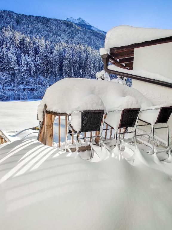 Doug's Mountain Getaway - 'Exclusive Mega Chalet' v zime