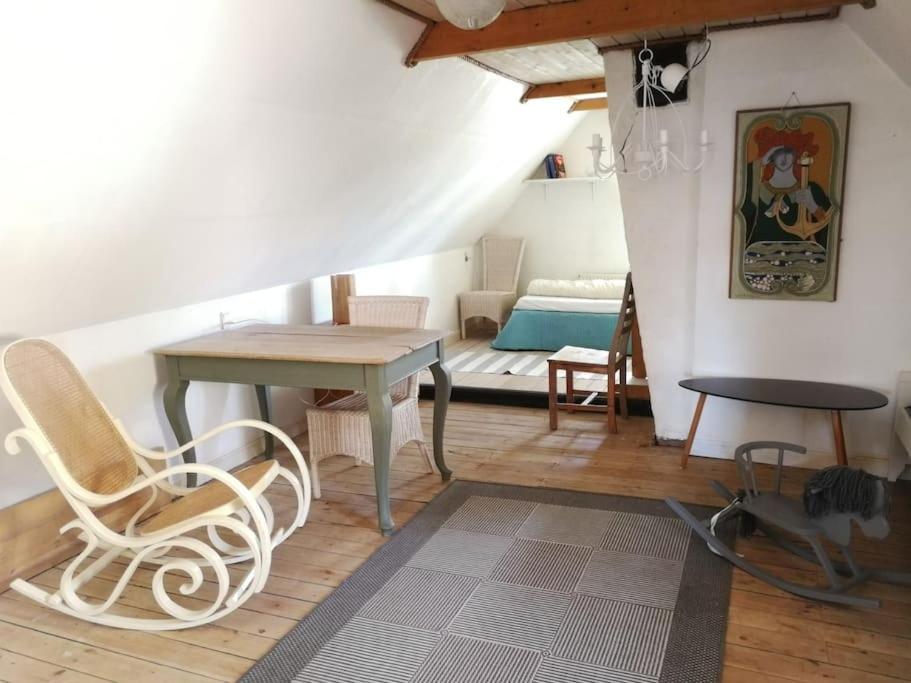 Fotografie z fotogalerie ubytování Gemütliches Reetdachhaus mit Kaminofen v destinaci Ribe