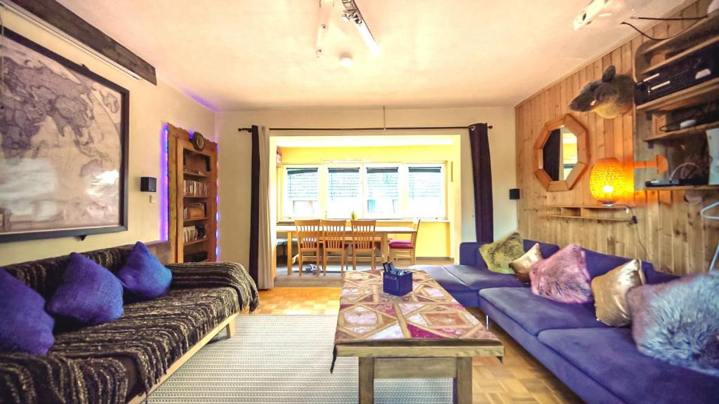 Posedenie v ubytovaní Doug's Mountain Getaway - 'Exclusive Mega Chalet'