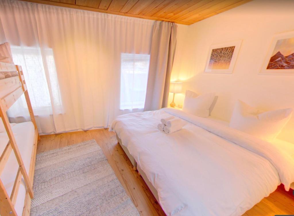 Posteľ alebo postele v izbe v ubytovaní Doug's Mountain Getaway - 'Exclusive Mega Chalet'