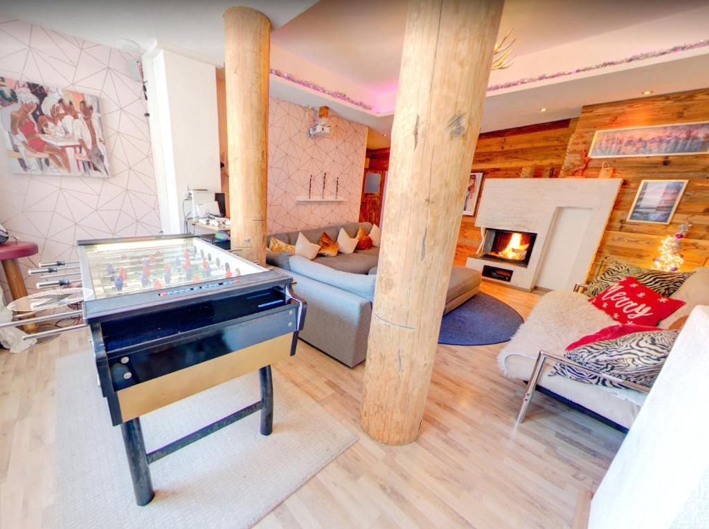 Posedenie v ubytovaní Doug's Mountain Getaway - 'Exclusive Mega Chalet'